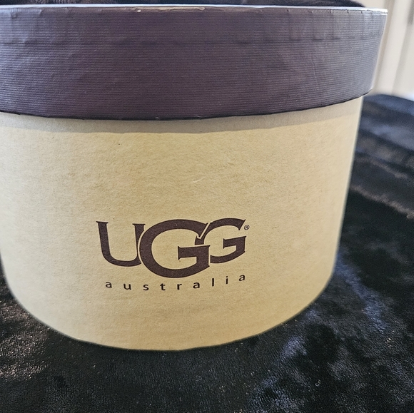 UGG Black Fabric Earmuffs w/Original Box - Picture 1 of 4